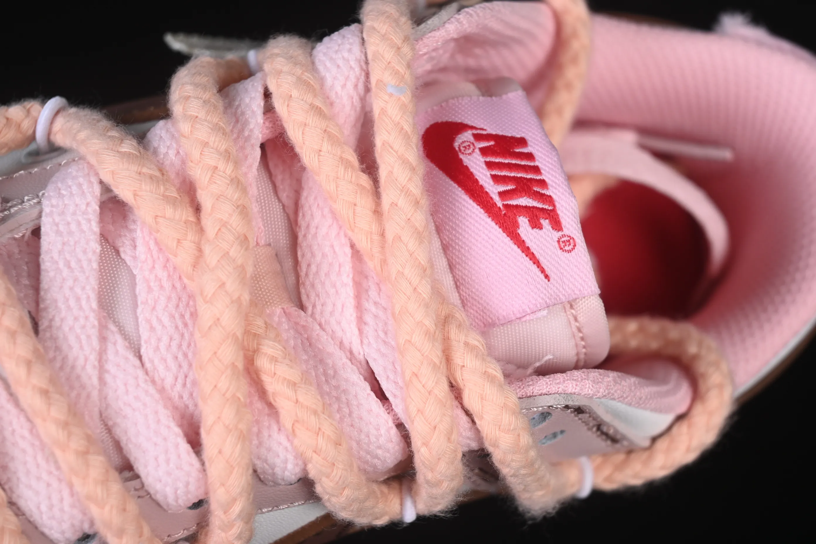 All categories Nk SB Dunk Series Nk SB Dunk Low High-end customized low-top sneakers Nike SB Dunk Low Valentine's Day pink straps low-top casual sneakers DO6485-600